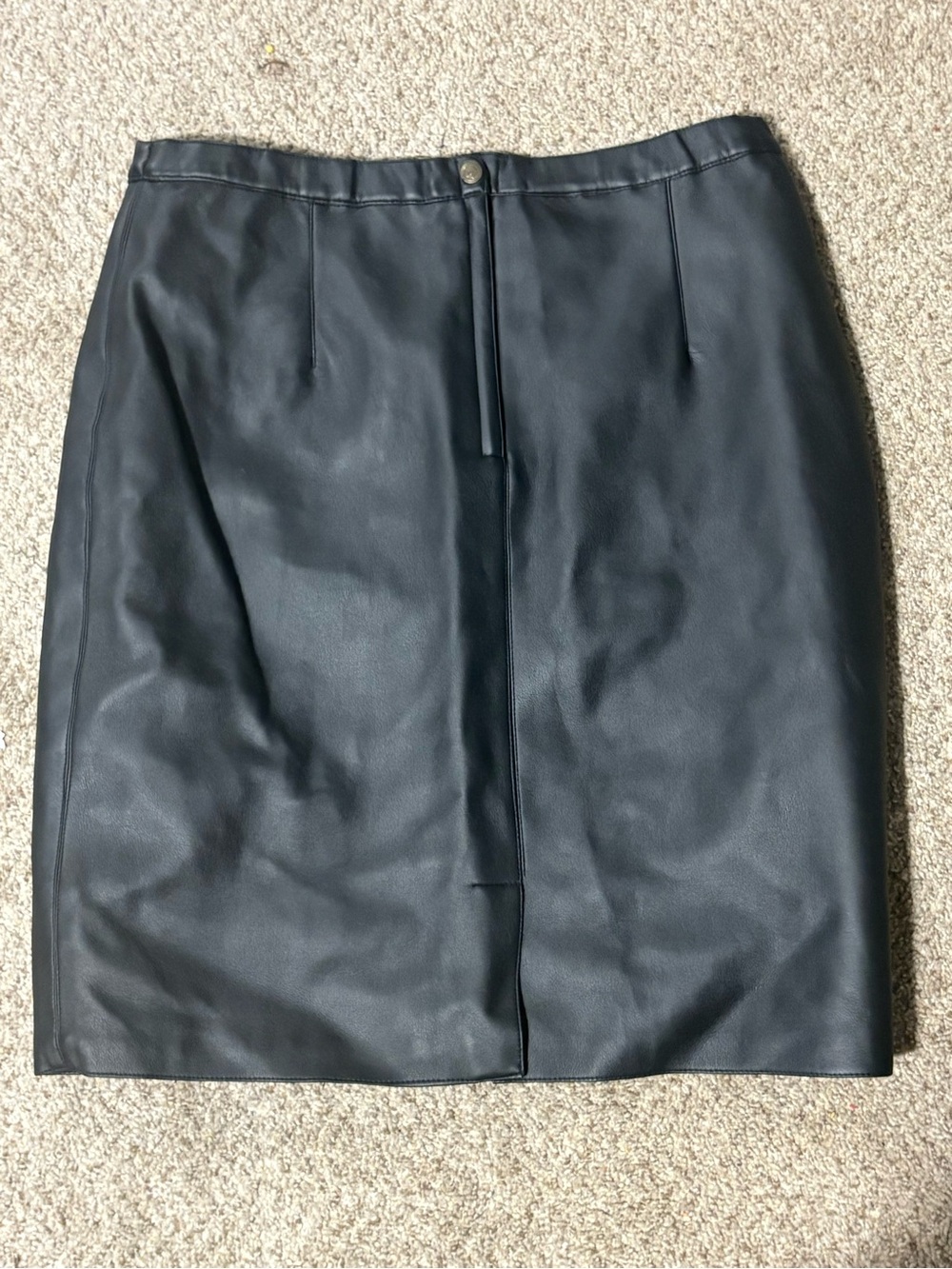 Sleek Black Faux Leather Pencil Skirt